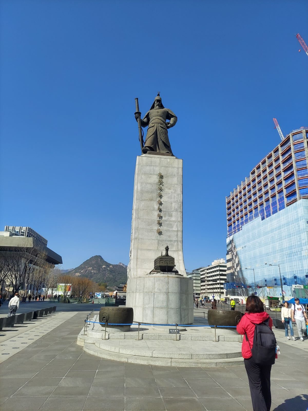Gwanghwamun Square in Seoul – The Wandering Whittens
